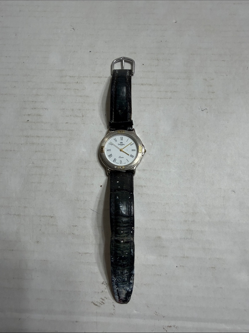 Richelieu Vintage Quartz Swiss Made Men’s Leather Strap Watch - Black
